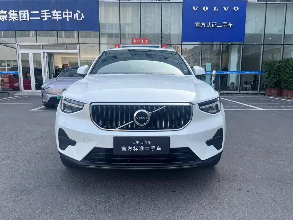Volvo XC40 — фото 5