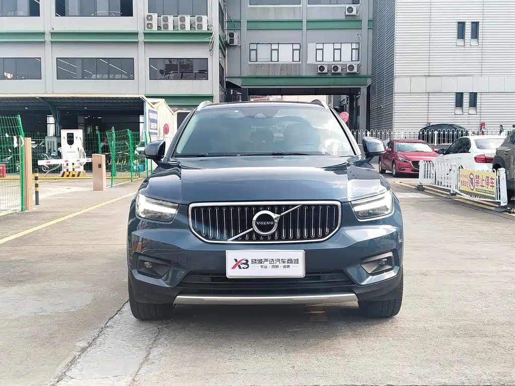 Volvo XC40 — фото 2