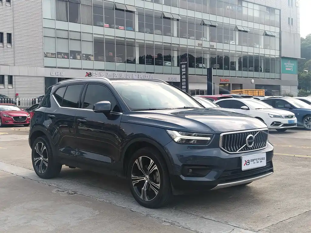 Volvo XC40 — фото 3