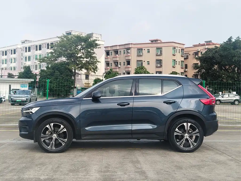 Volvo XC40 — фото 4