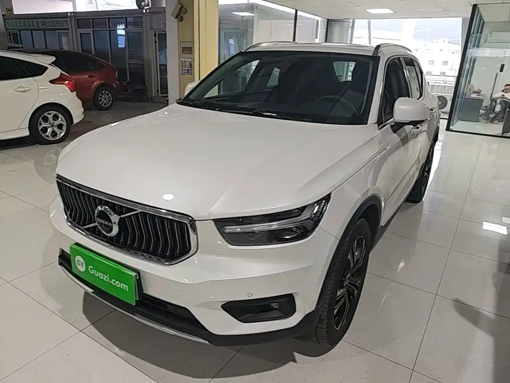 Volvo XC40 — фото 2