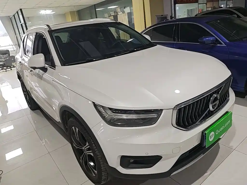 Volvo XC40 — фото 4