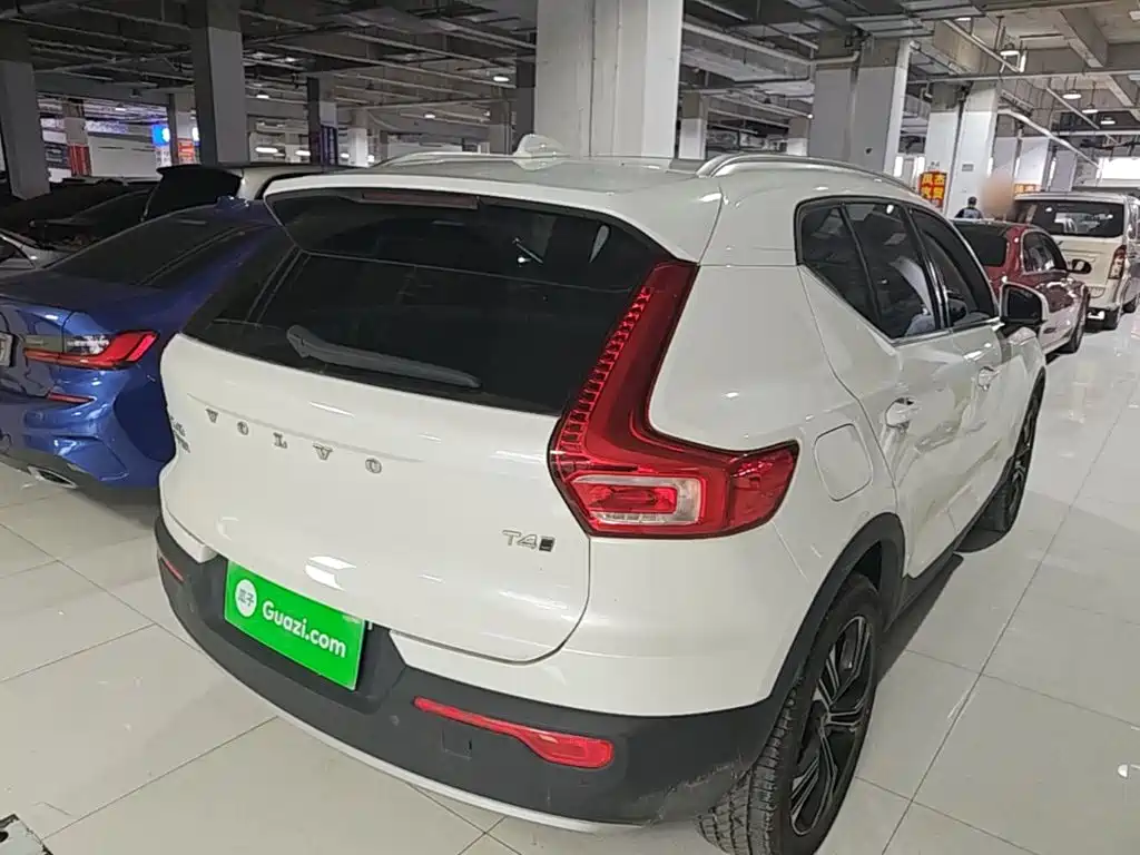 Volvo XC40 — фото 7