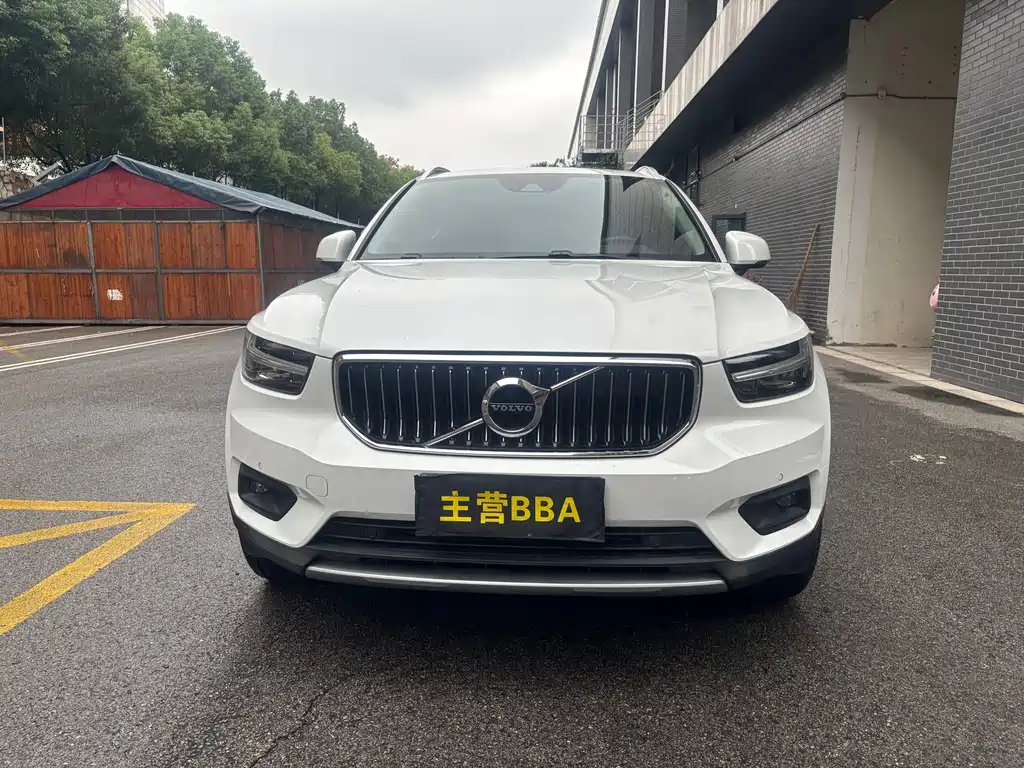 Volvo XC40 — фото 2