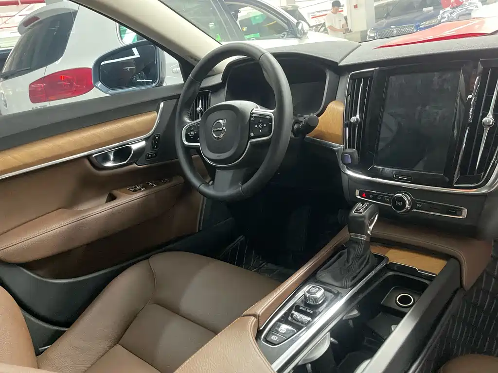 Volvo S90 — фото 9