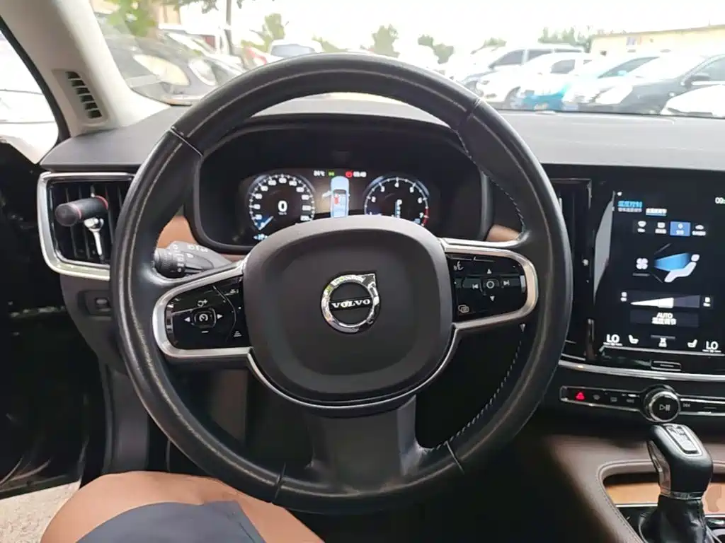Volvo S90 — фото 11