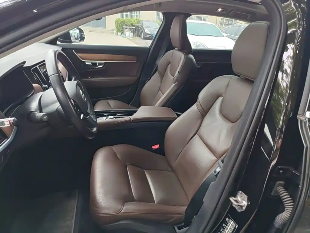 Volvo S90 — фото 15