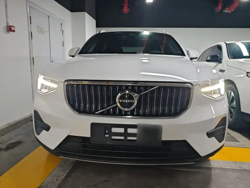 Volvo XC40 — фото 3