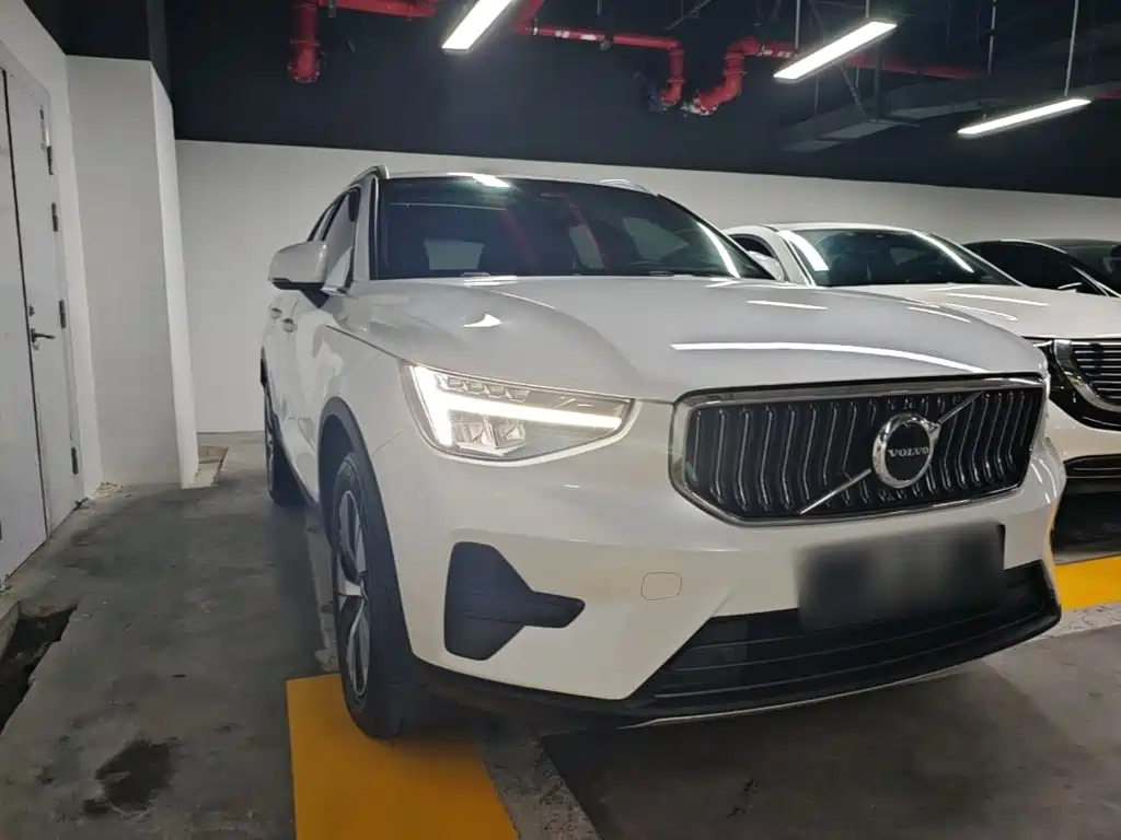 Volvo XC40 — фото 4