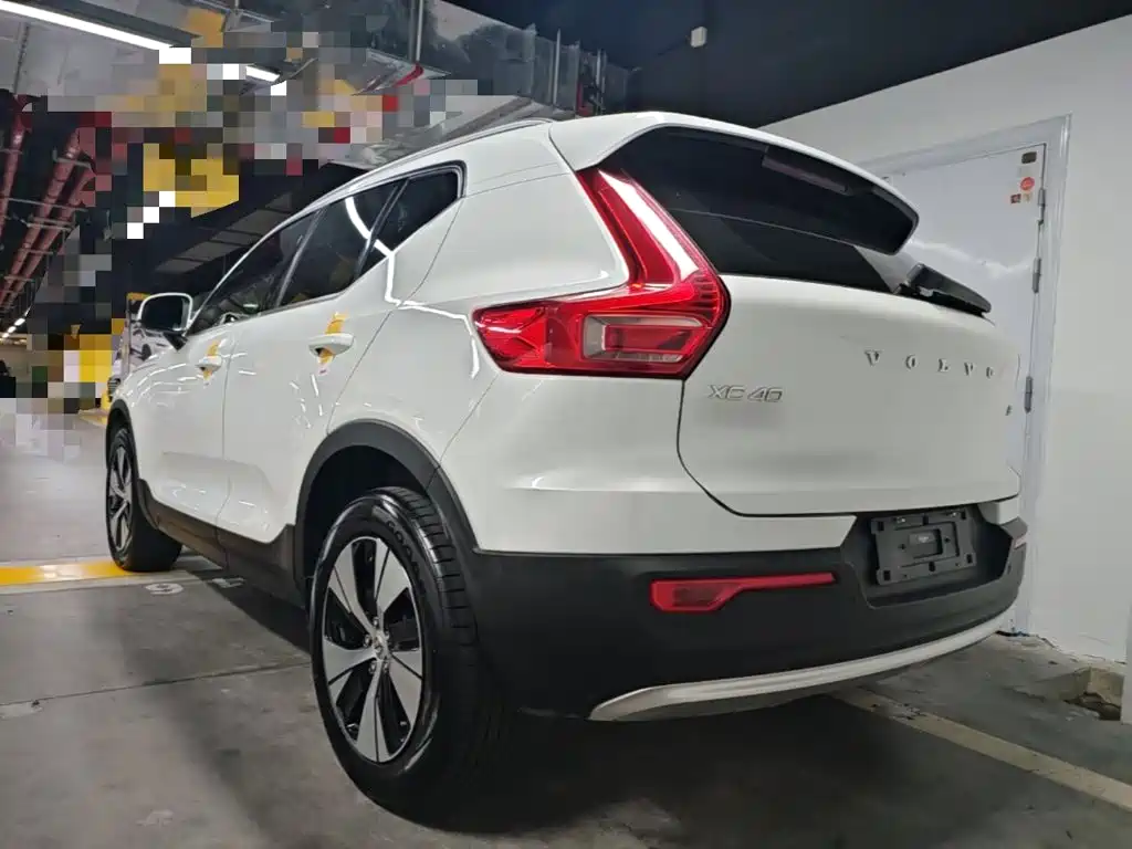 Volvo XC40 — фото 5