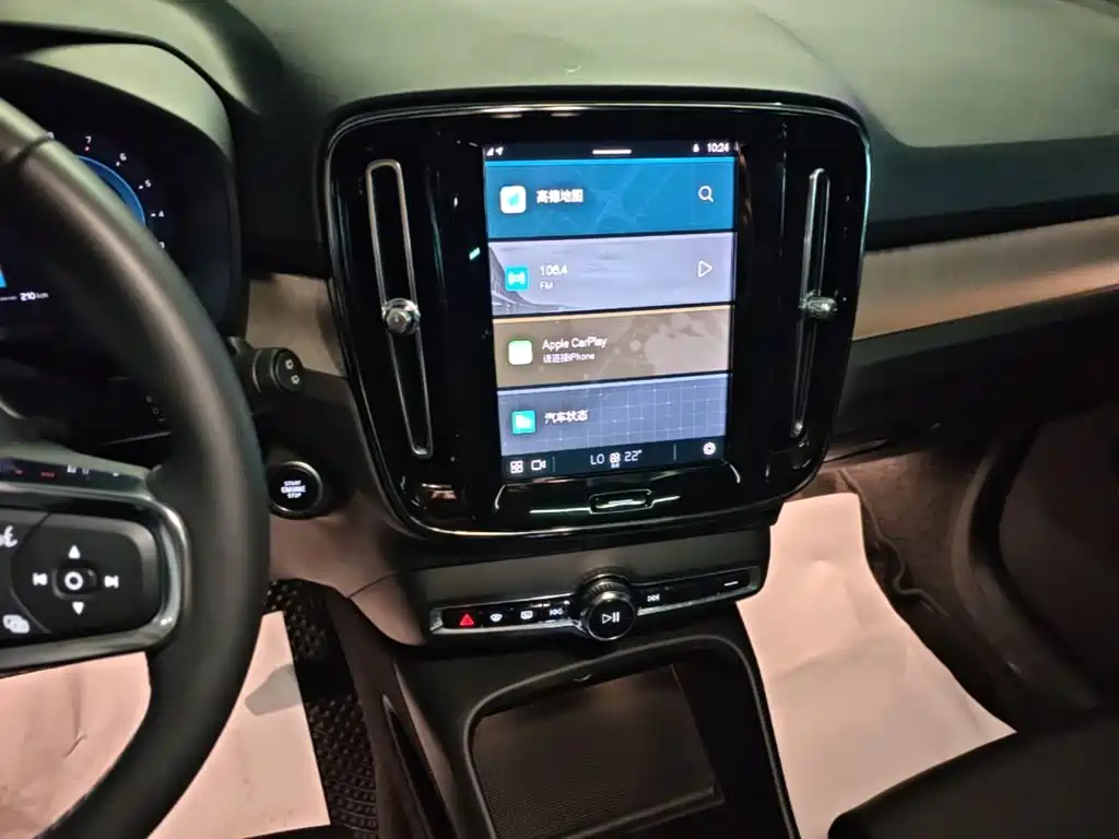 Volvo XC40 — фото 13