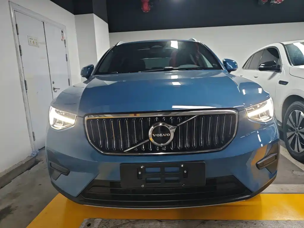 Volvo XC40 — фото 3