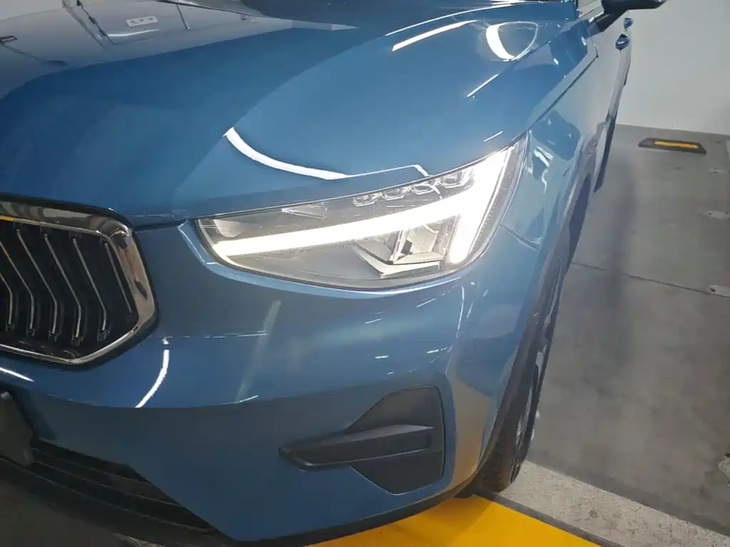 Volvo XC40 — фото 24