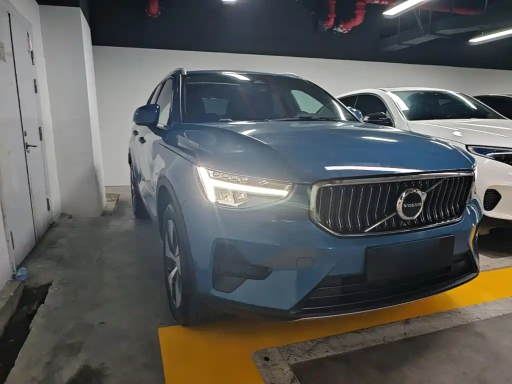 Volvo XC40 — фото 4