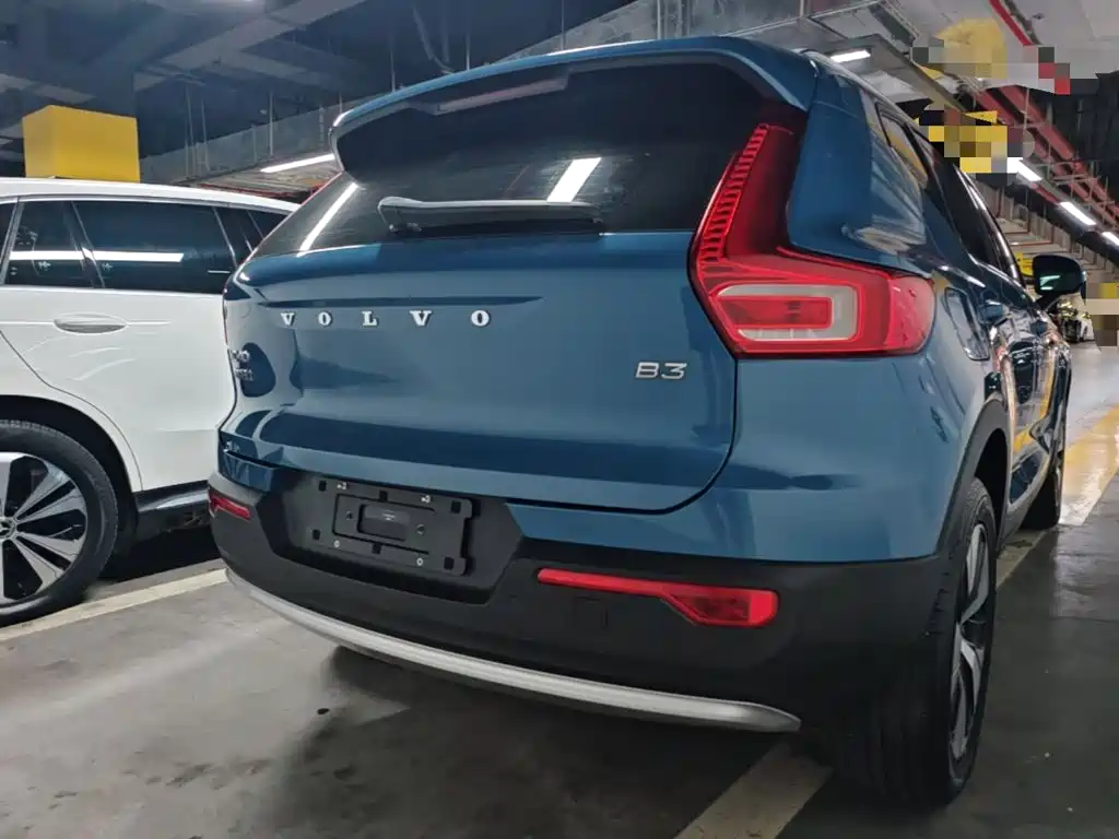 Volvo XC40 — фото 7
