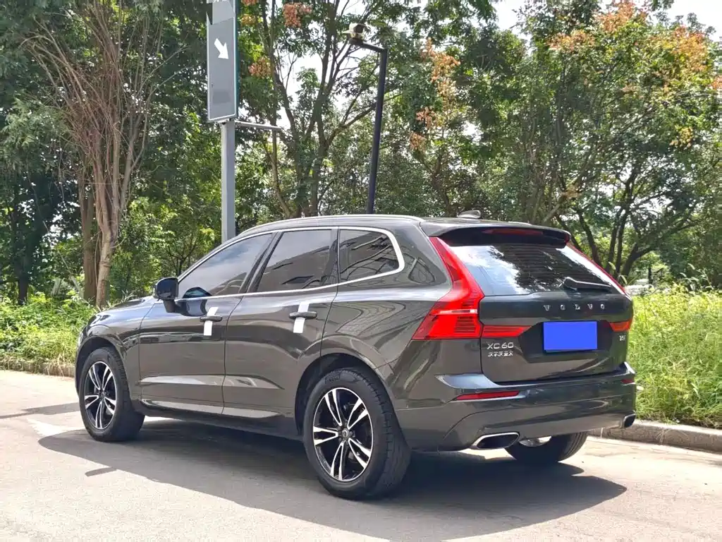 Volvo XC60 — фото 4