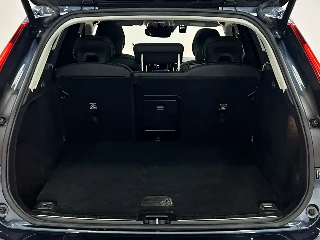 Volvo XC60 — фото 11