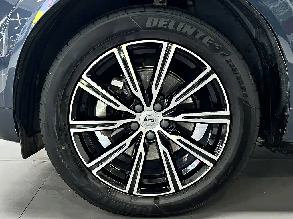 Volvo XC60 — фото 13
