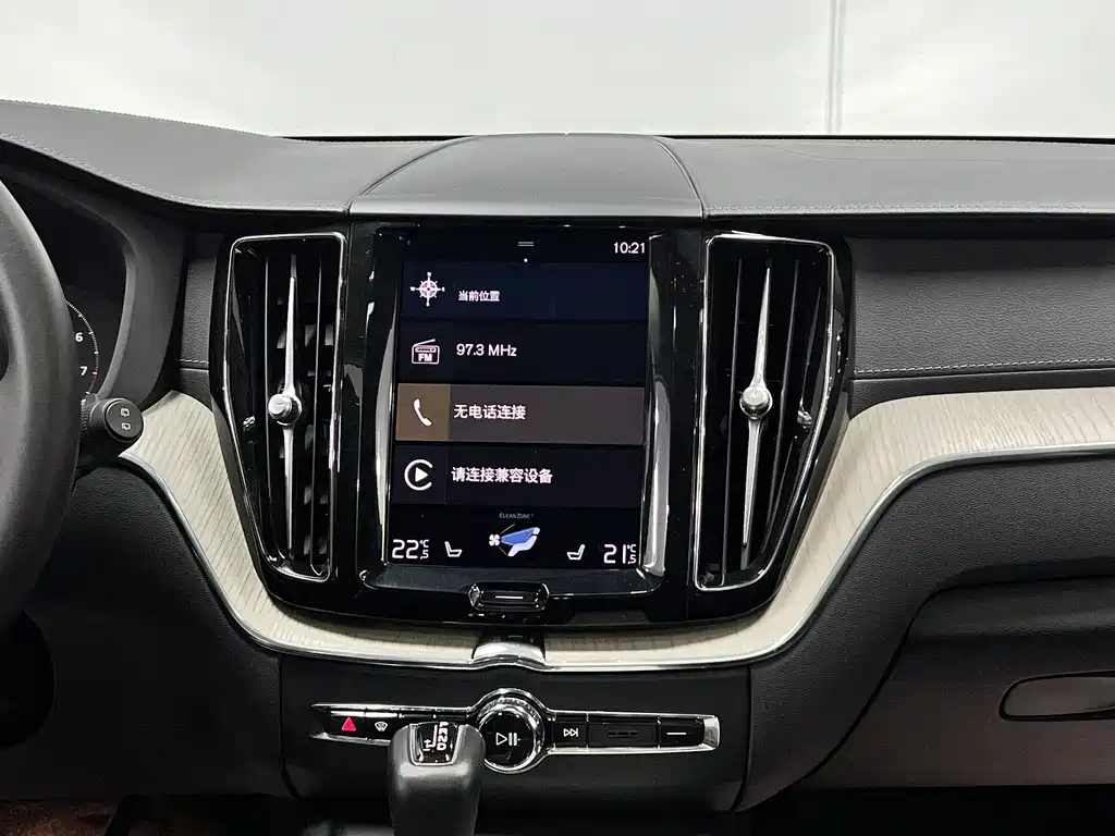 Volvo XC60 — фото 19