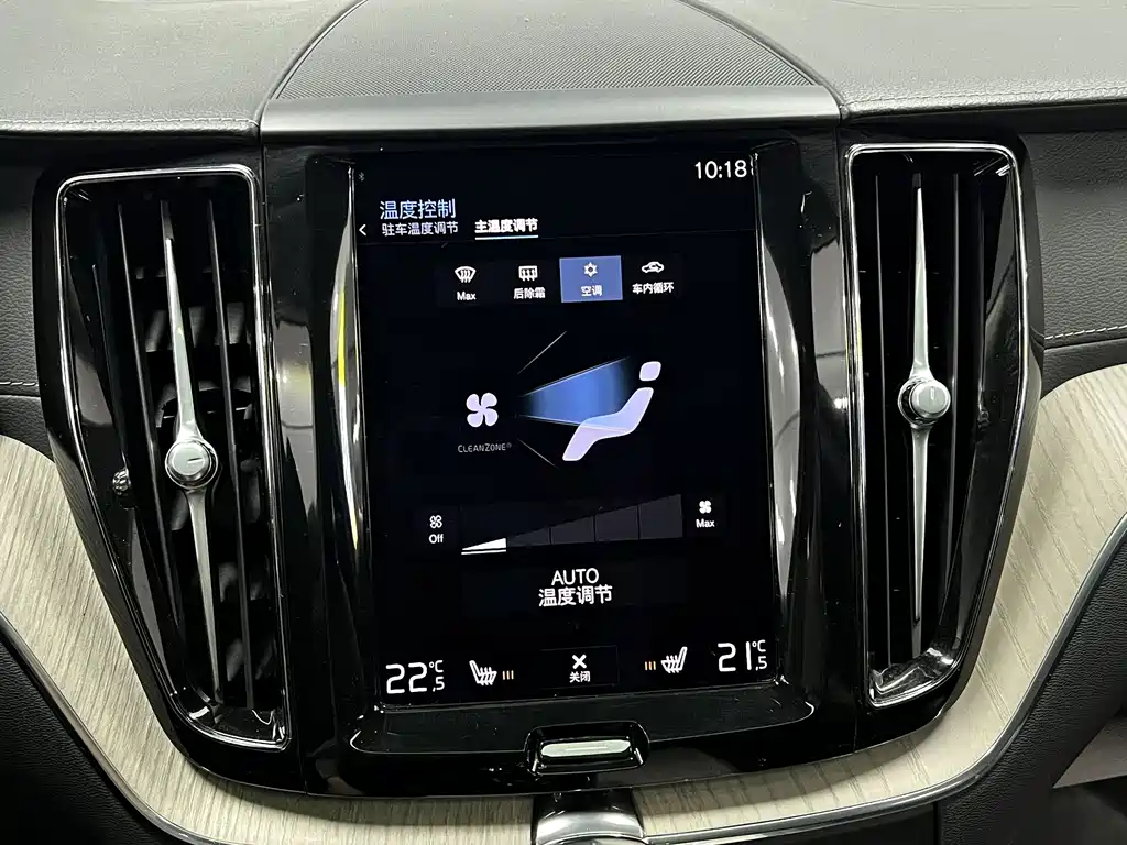 Volvo XC60 — фото 28