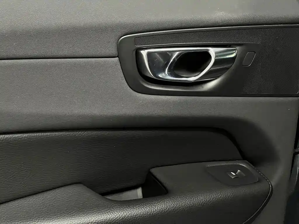 Volvo XC60 — фото 37