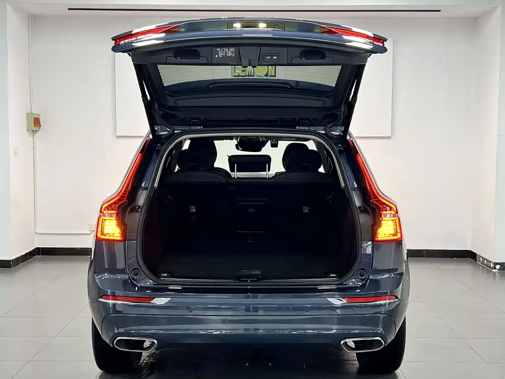 Volvo XC60 — фото 10