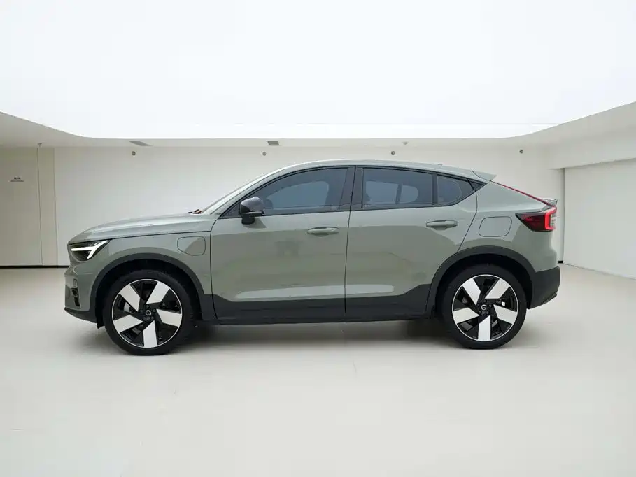 Volvo C40 — фото 3