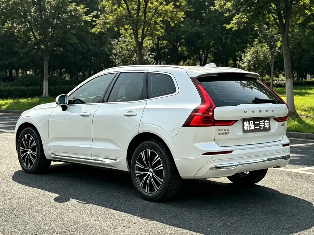 Volvo XC60 — фото 13