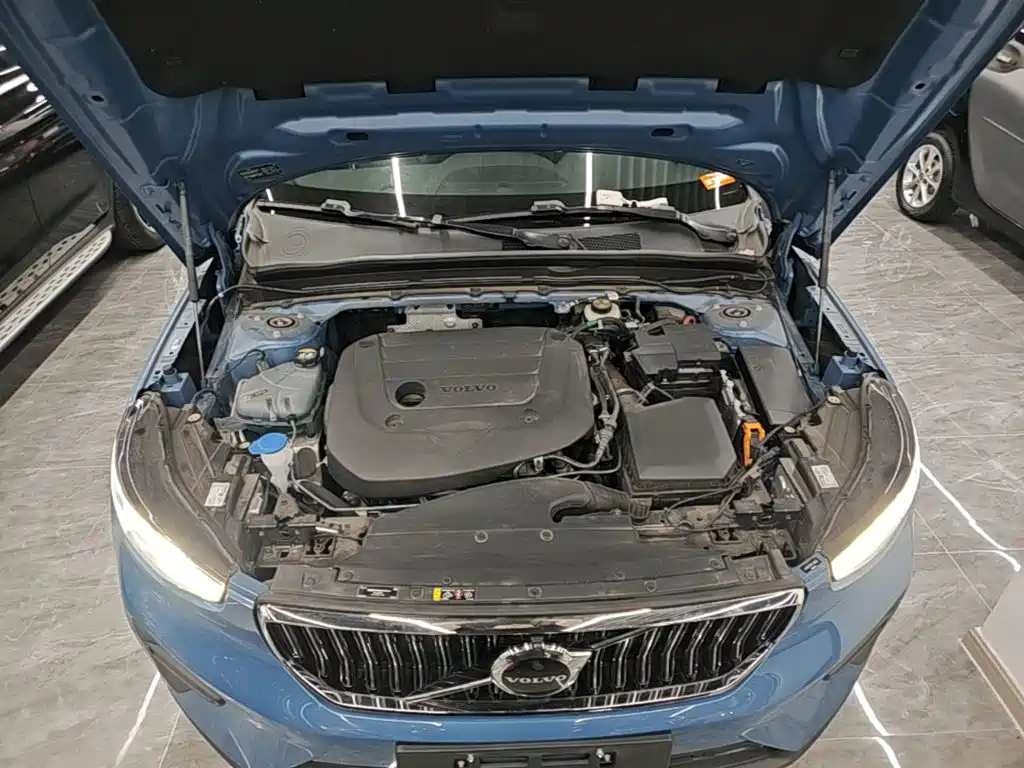 Volvo XC40 — фото 20