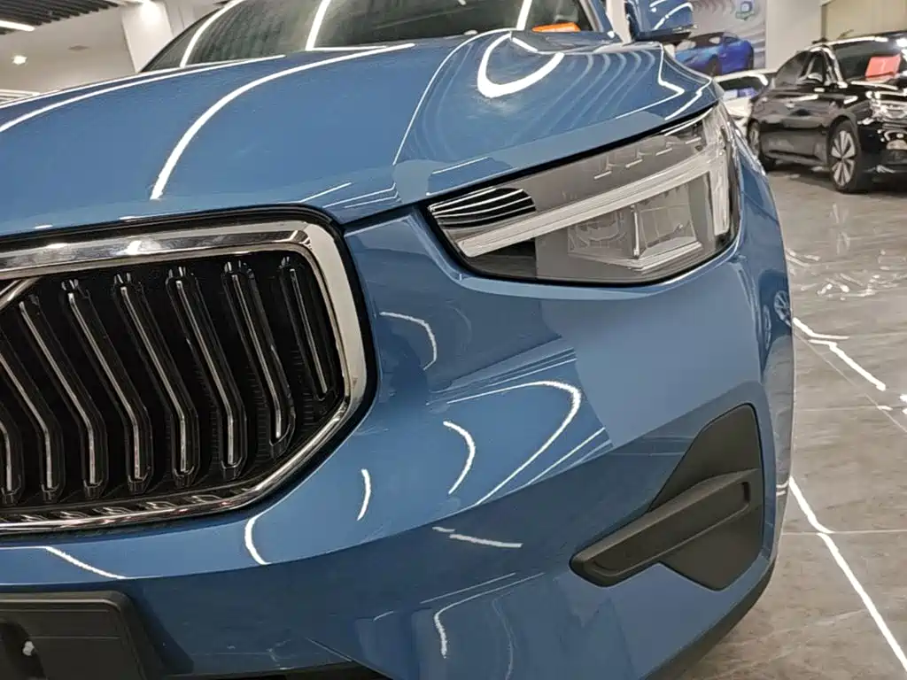 Volvo XC40 — фото 24
