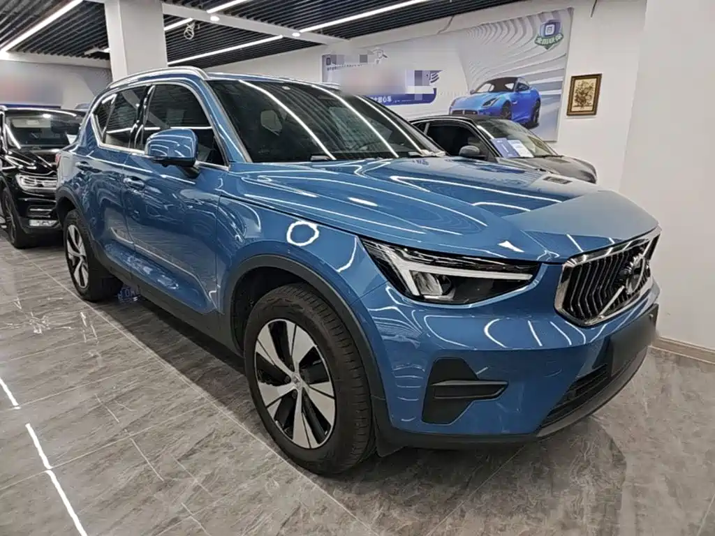 Volvo XC40 — фото 4