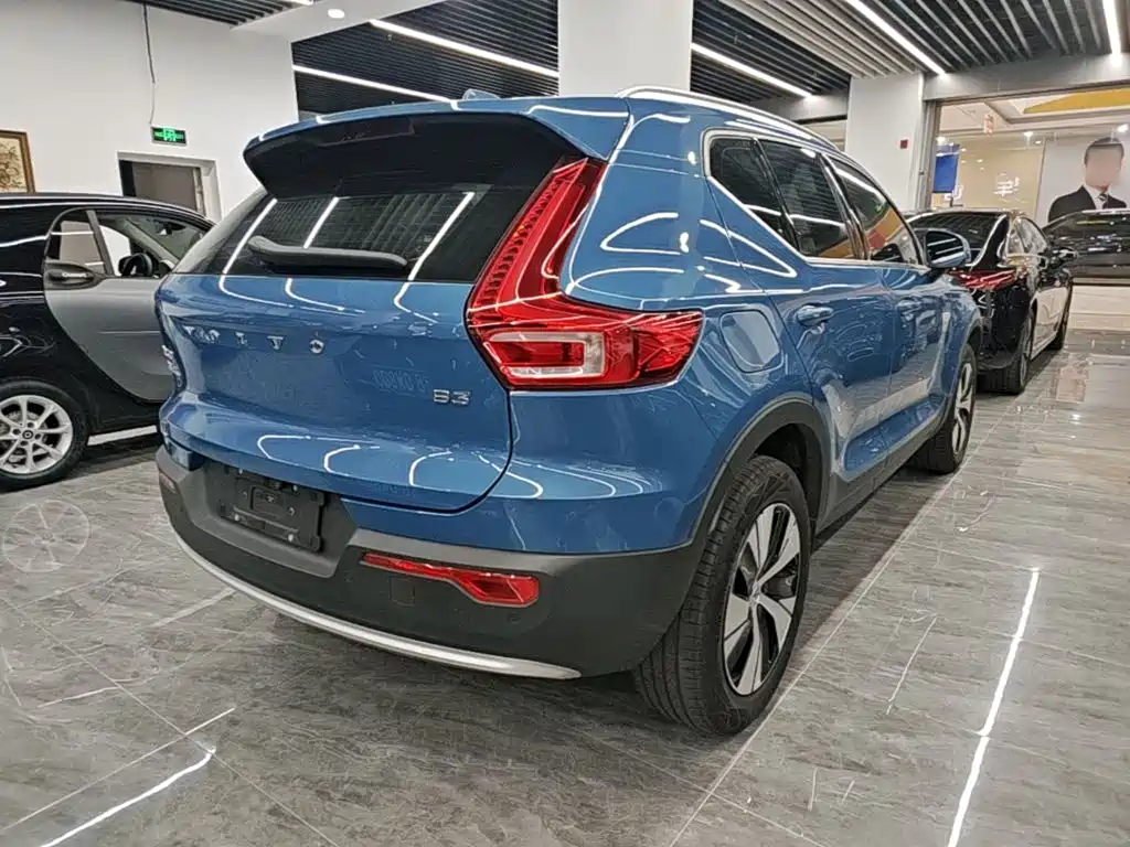 Volvo XC40 — фото 7