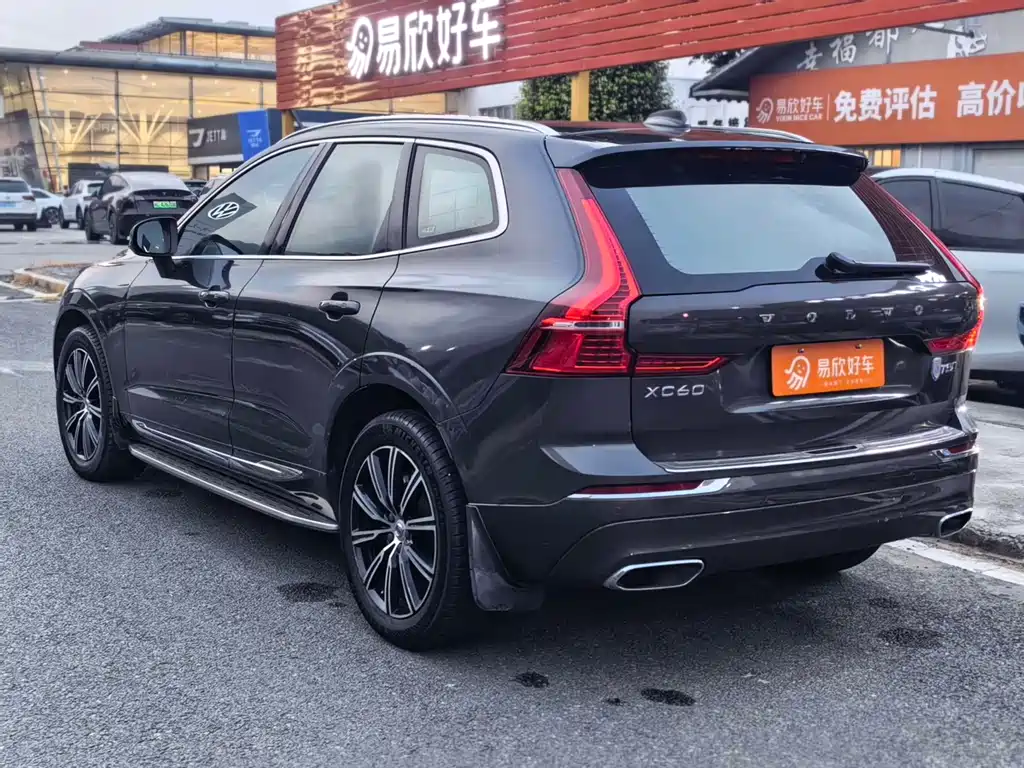 Volvo XC60 — фото 9
