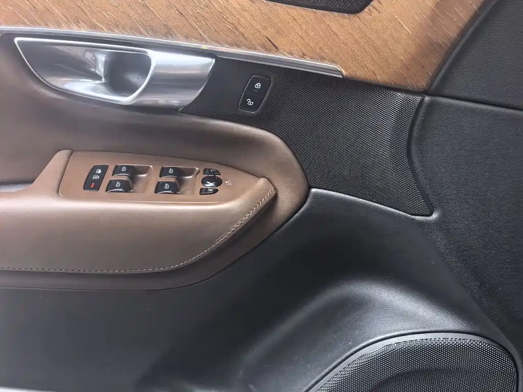 Volvo XC90 — фото 13