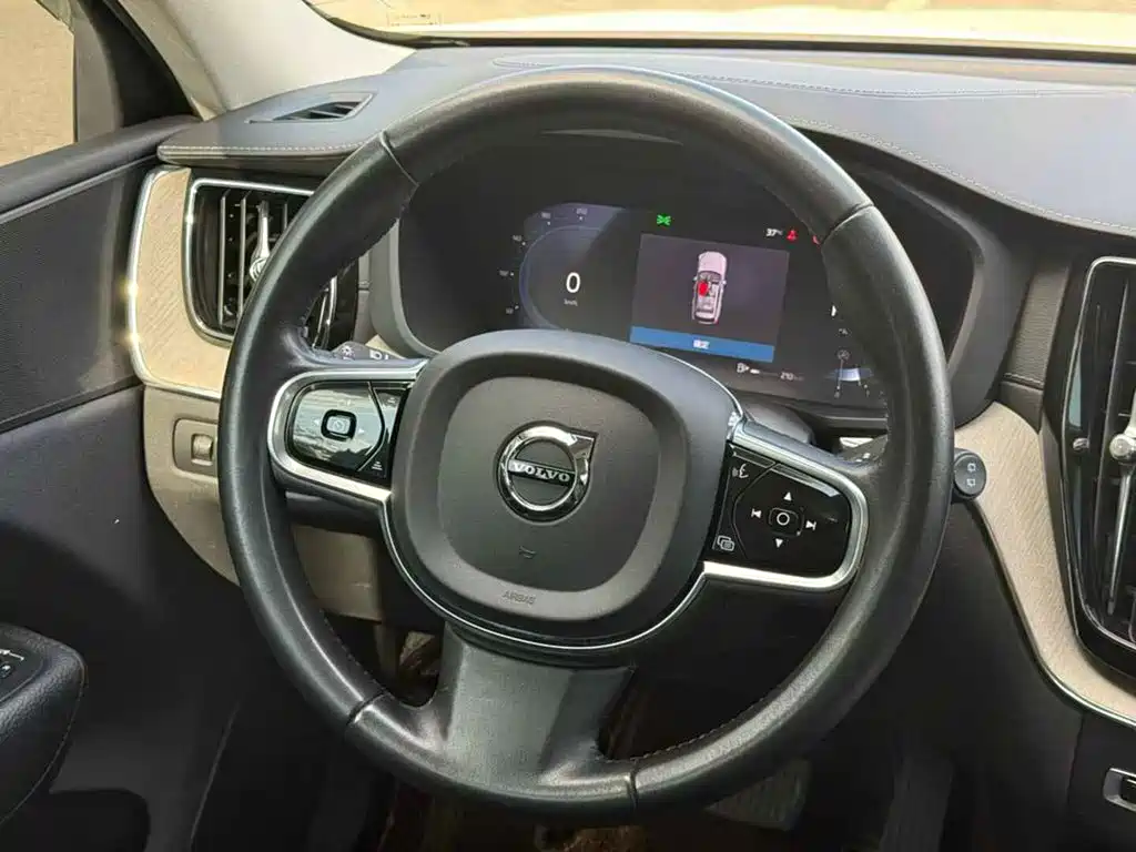 Volvo XC60 — фото 4