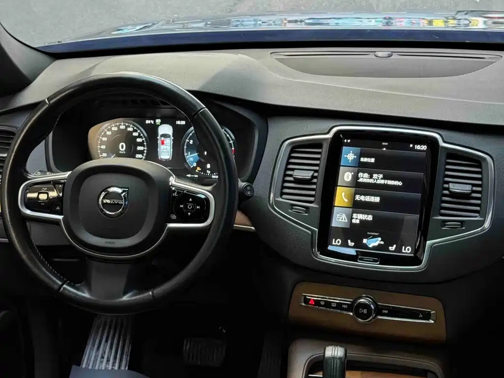 Volvo XC90 — фото 13