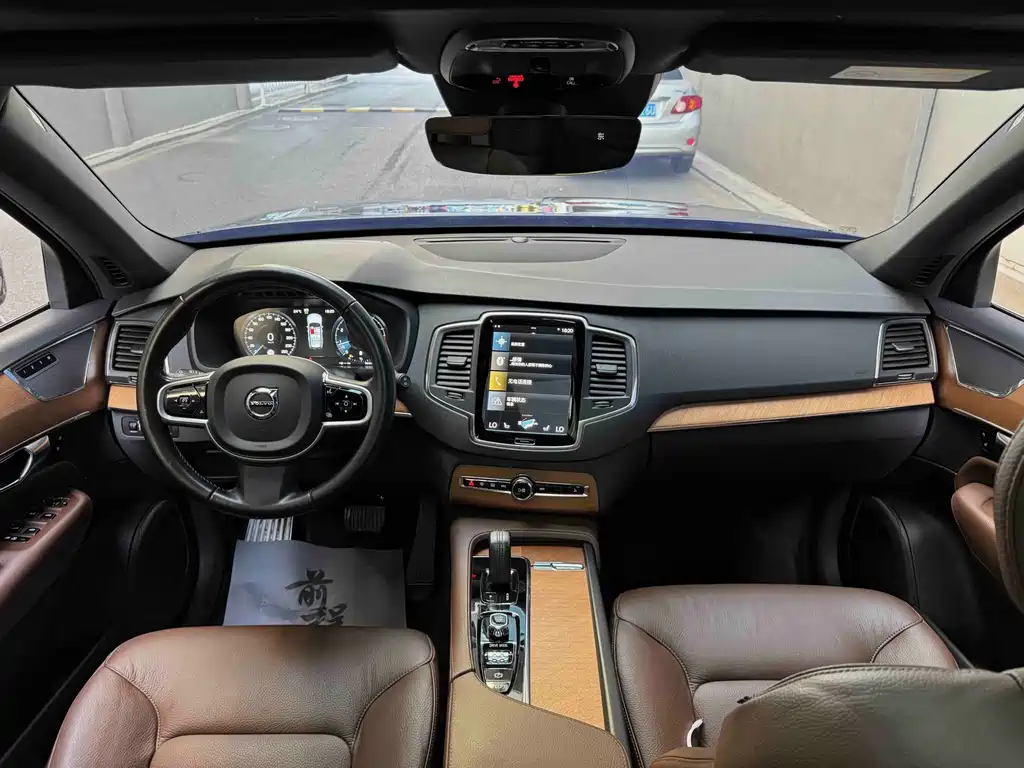 Volvo XC90 — фото 14