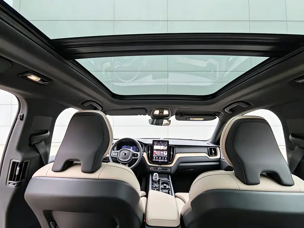 Volvo XC60 — фото 15