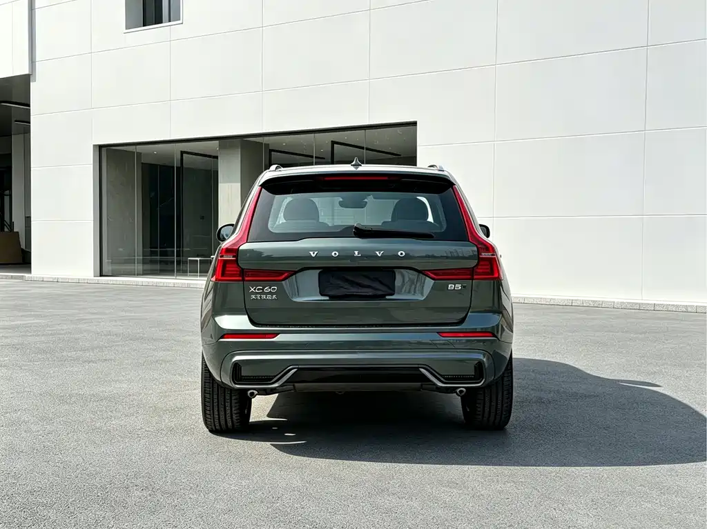 Volvo XC60 — фото 18