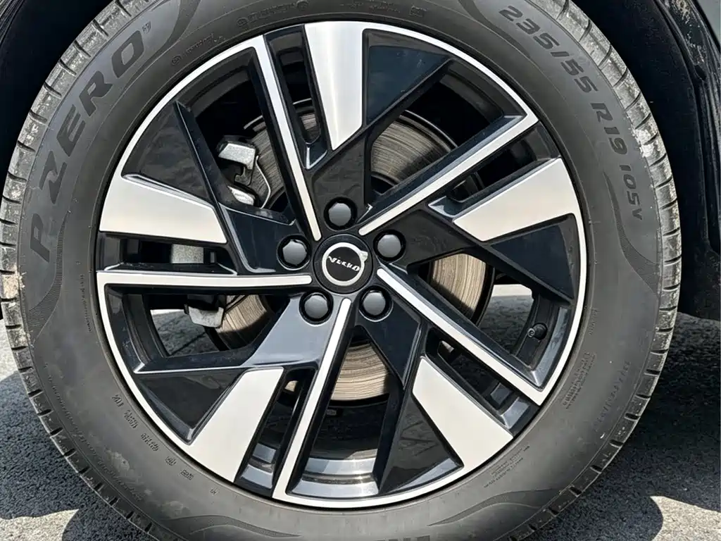 Volvo XC60 — фото 19