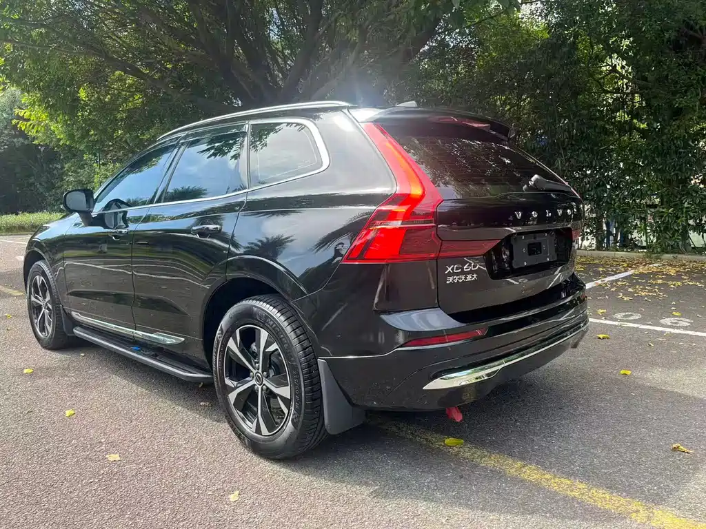Volvo XC60 — фото 9