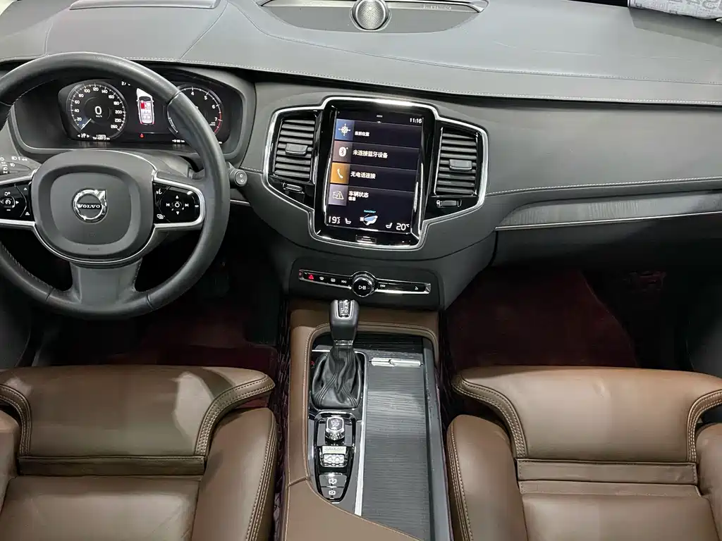 Volvo XC90 — фото 9