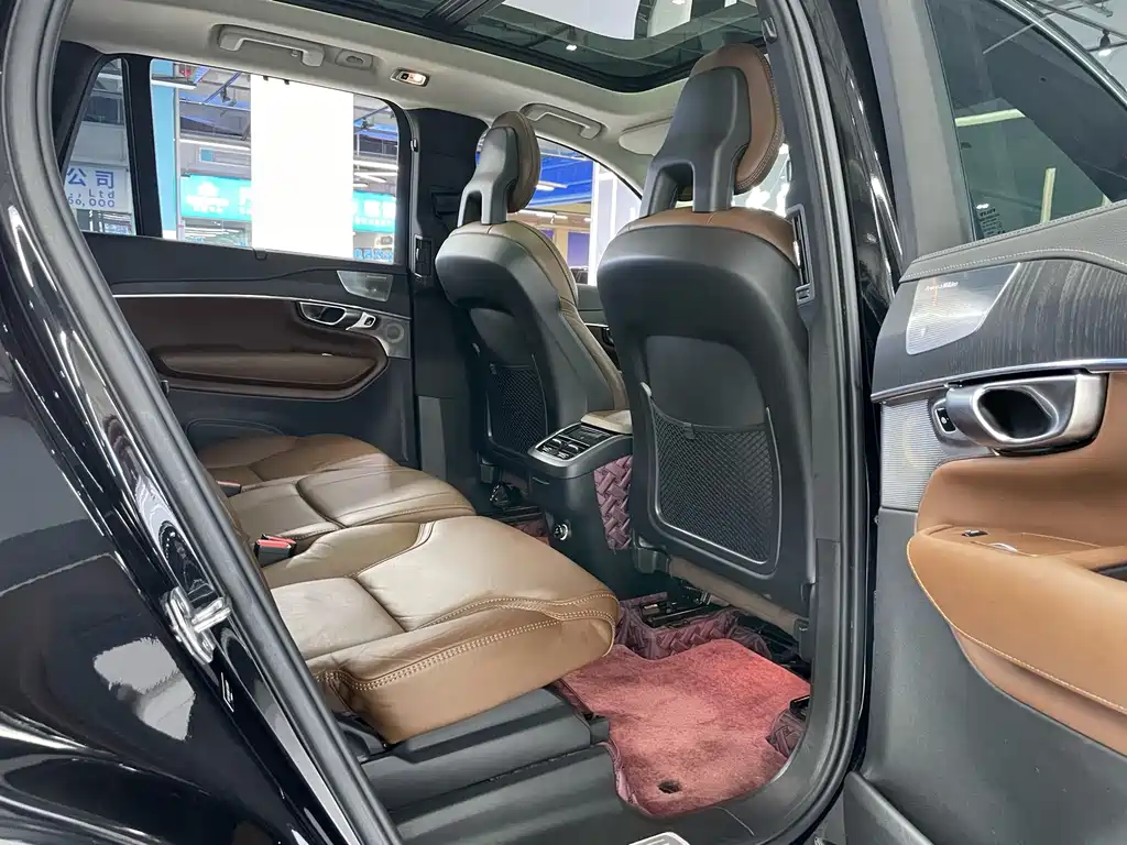 Volvo XC90 — фото 10