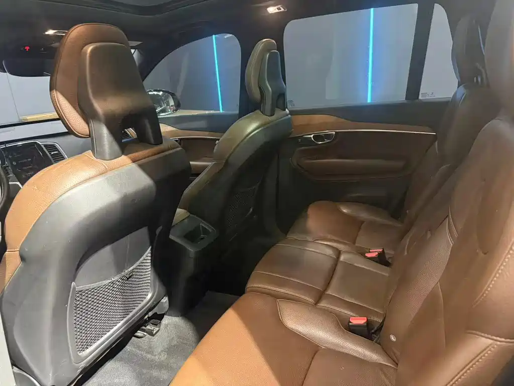 Volvo XC90 — фото 10