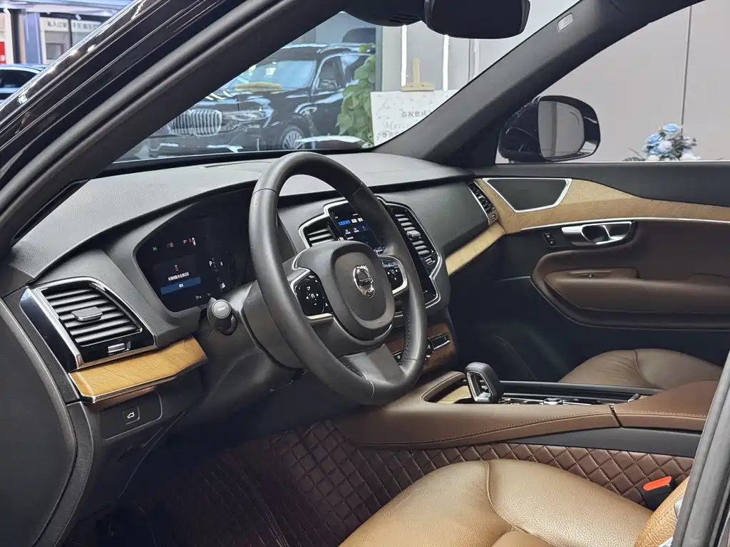 Volvo XC90 — фото 4
