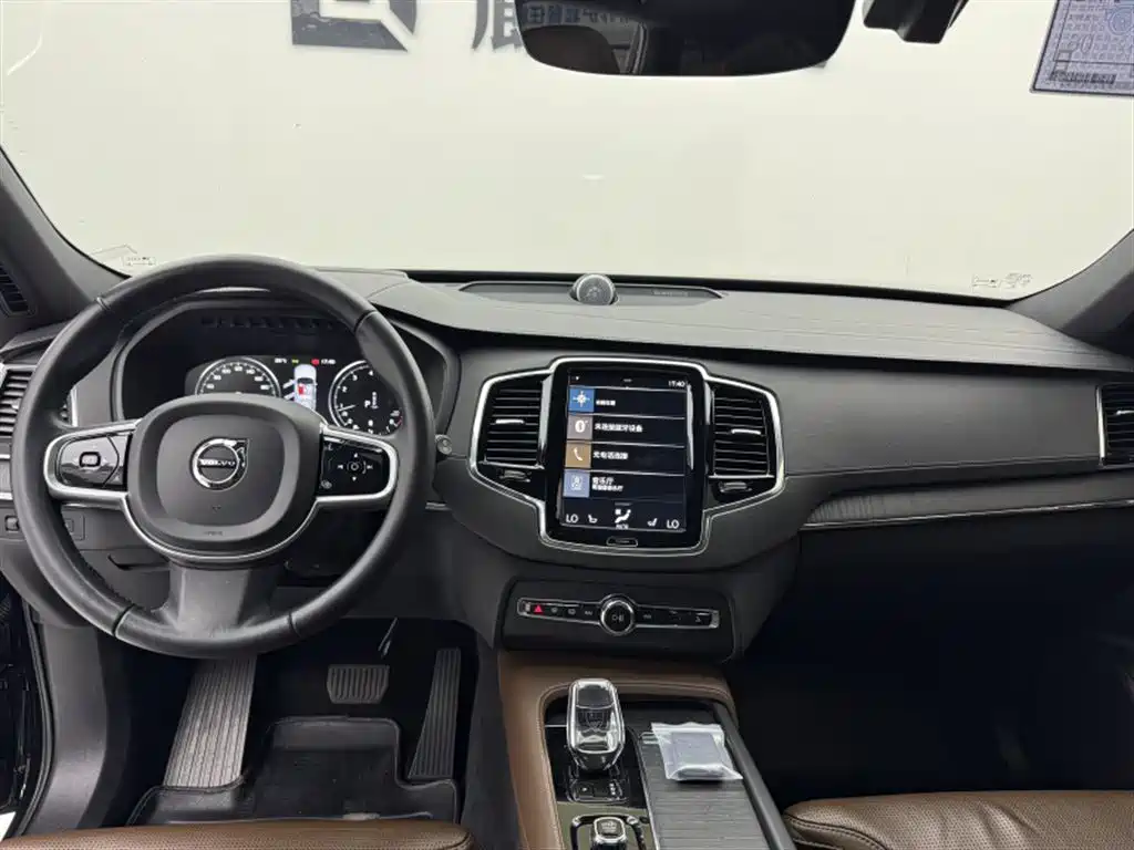 Volvo XC90 — фото 9