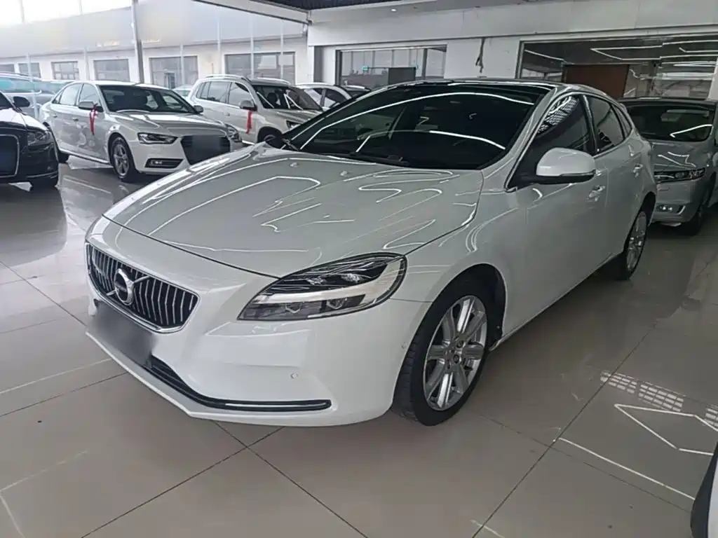 Volvo V40 — фото 2