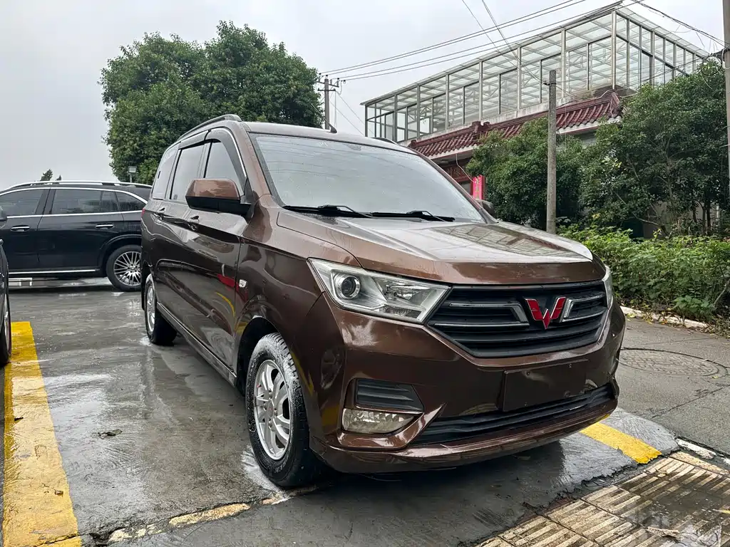 Wuling Hongguang — фото 2