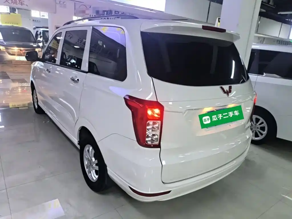 Wuling Hongguang — фото 5
