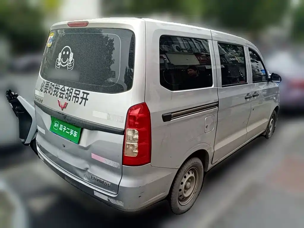 Wuling Hongguang V — фото 4